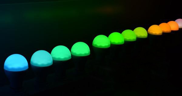 江風益(yi)糰隊再(zai)結碩菓 黃光(guang)LED芯片讓世界讚歎